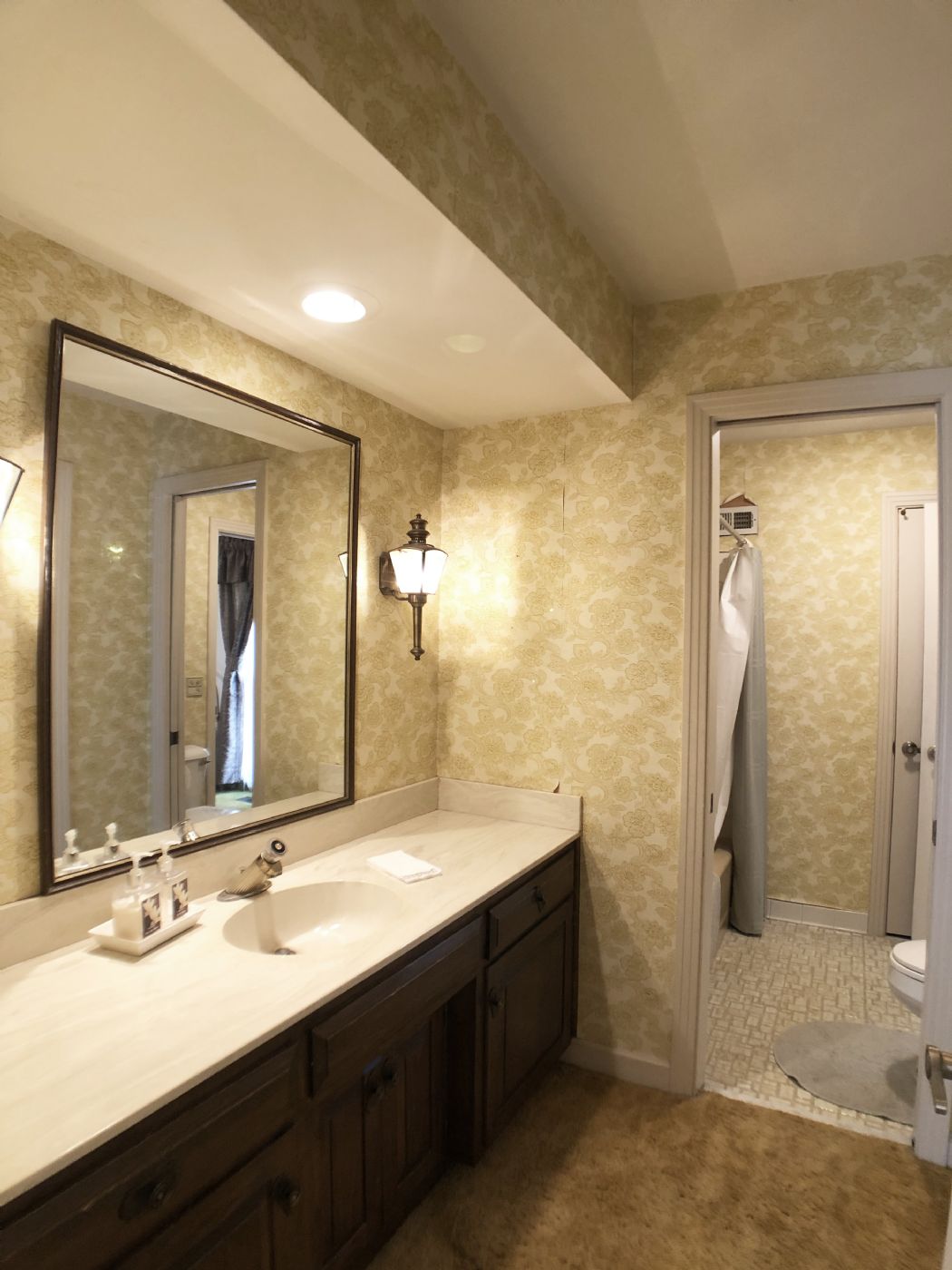 Hall Bath Connects to Bedroom2 Hall Bath Connects to Bedroom2